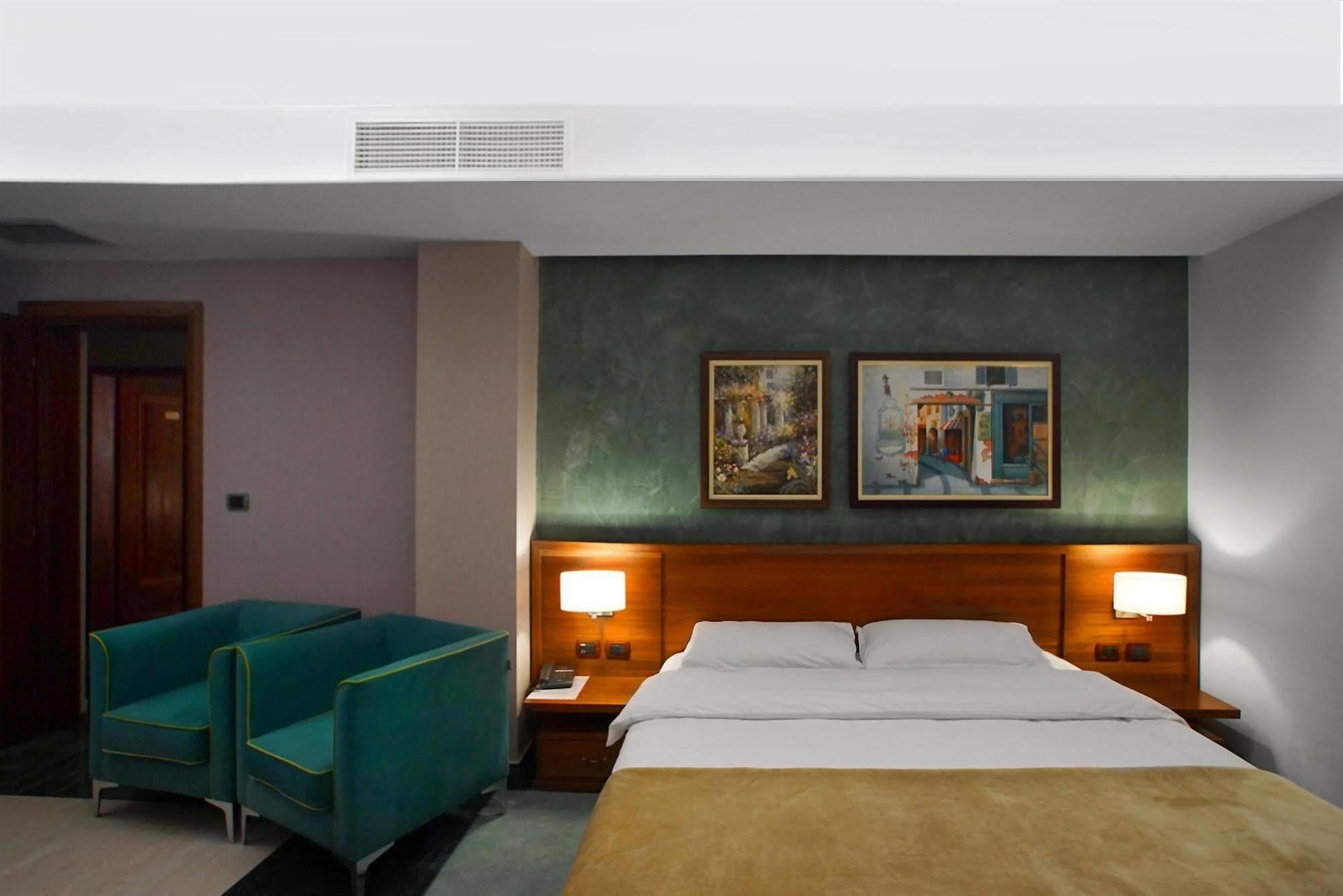 Nov Hotel 티라나 외부 사진