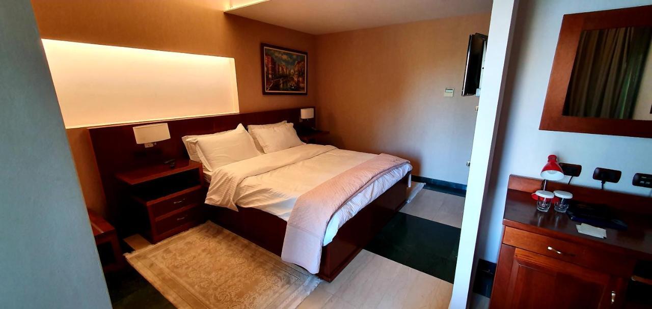 Nov Hotel 티라나 외부 사진
