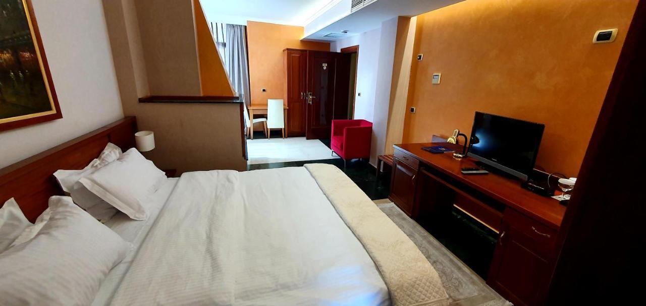 Nov Hotel 티라나 외부 사진